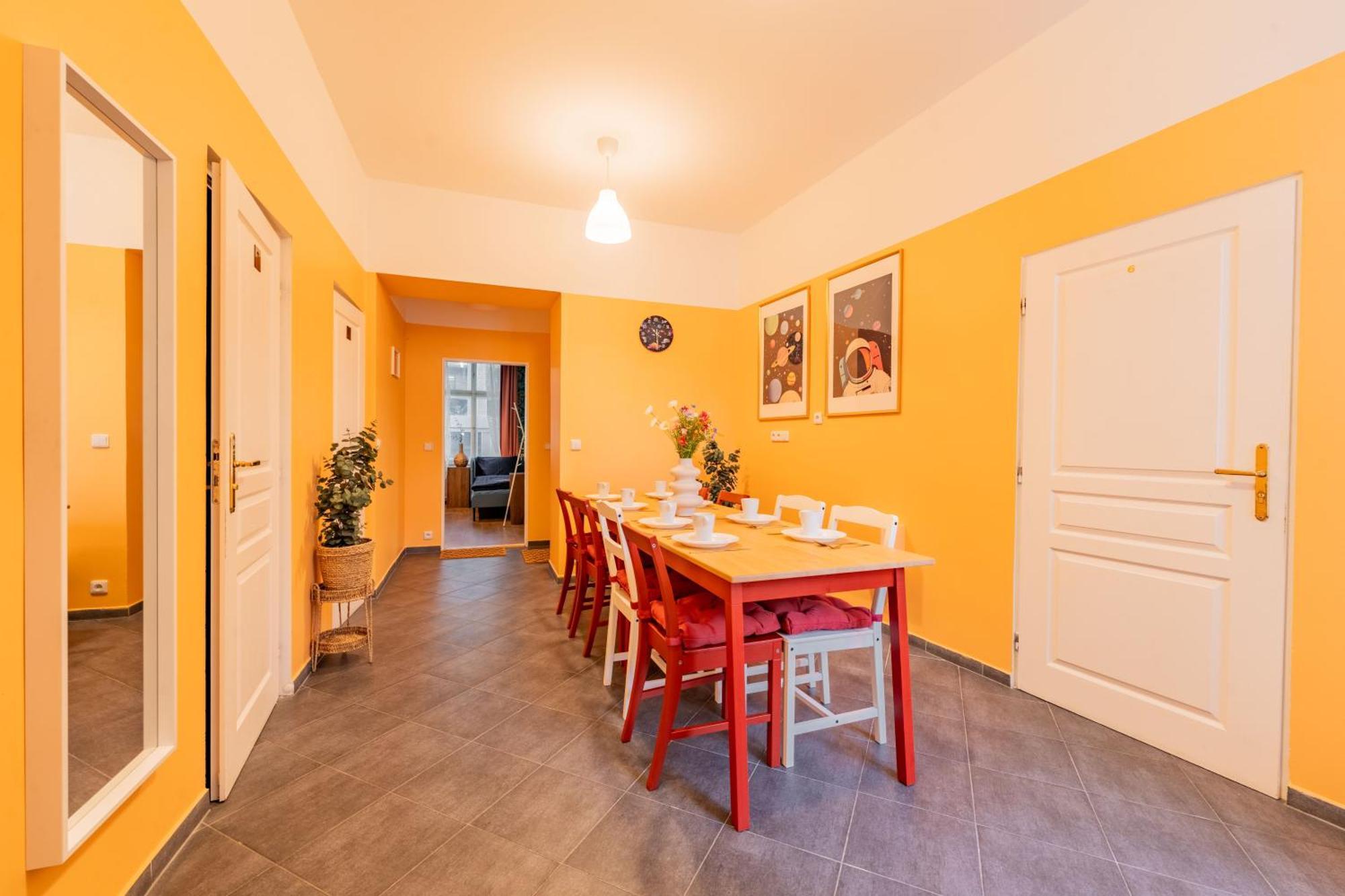 Stellar Female Hostel Прага Екстериор снимка