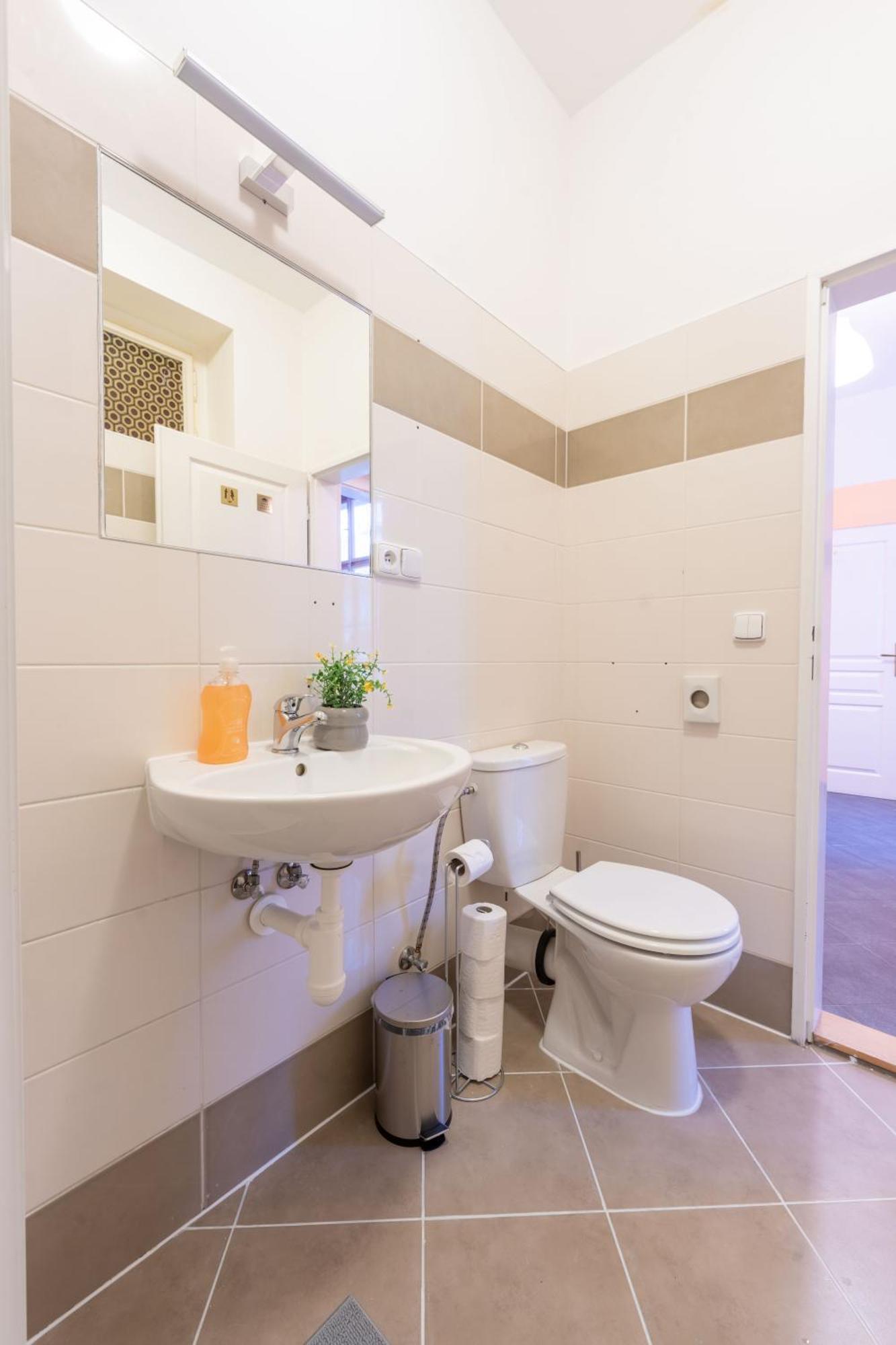 Stellar Female Hostel Прага Екстериор снимка