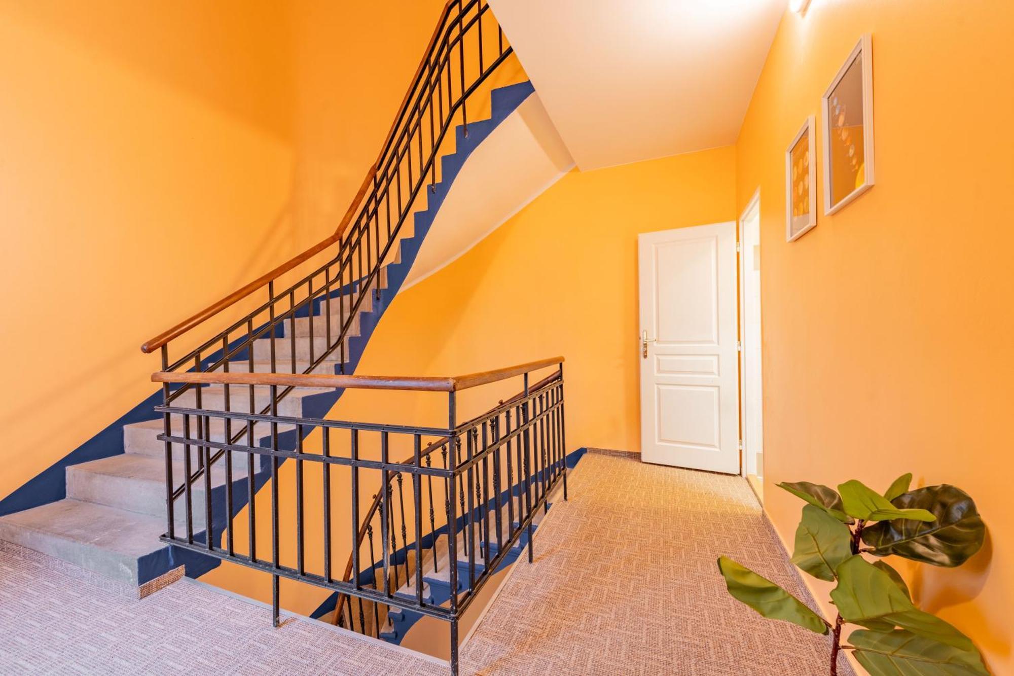 Stellar Female Hostel Прага Екстериор снимка