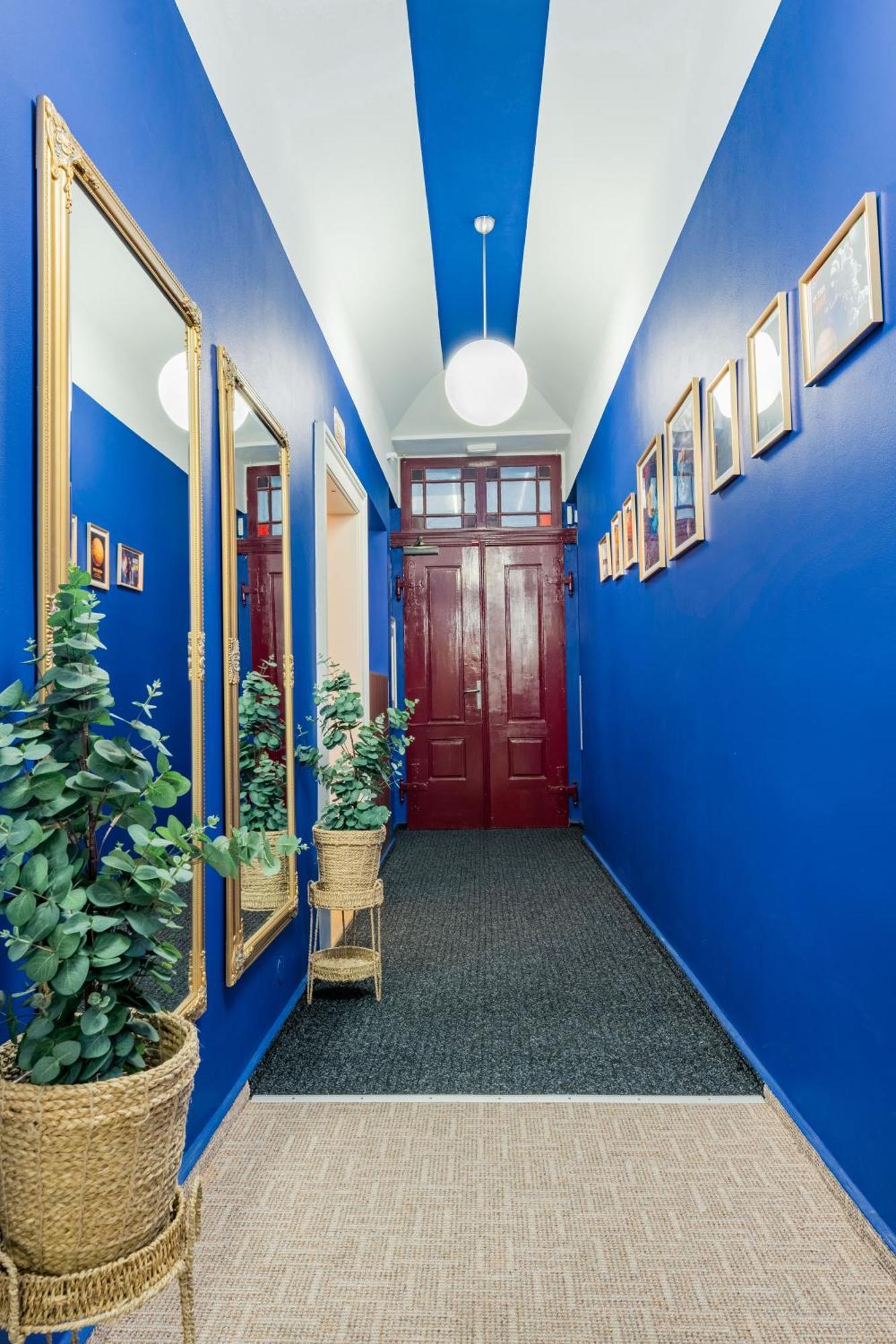 Stellar Female Hostel Прага Екстериор снимка