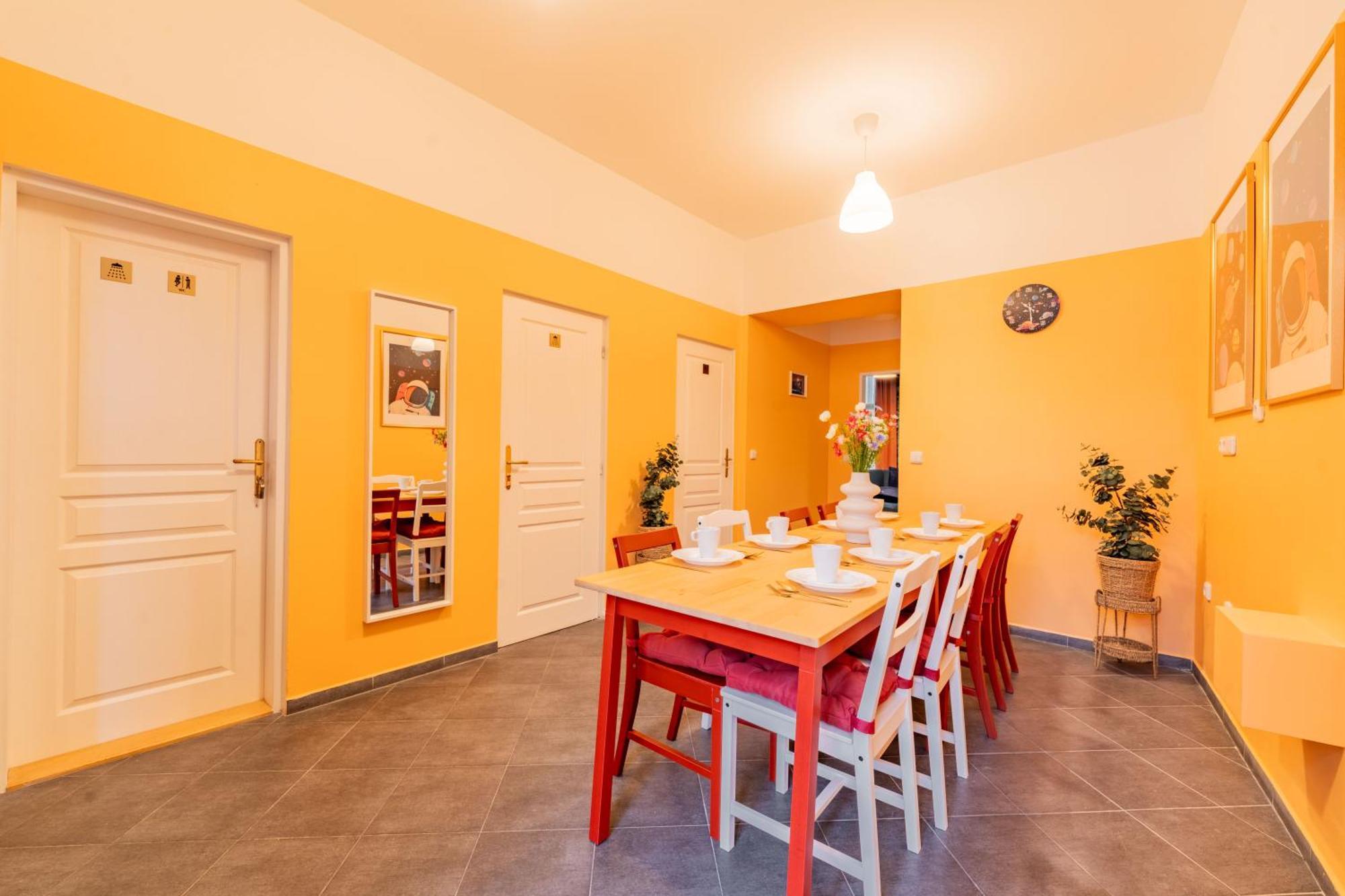 Stellar Female Hostel Прага Екстериор снимка
