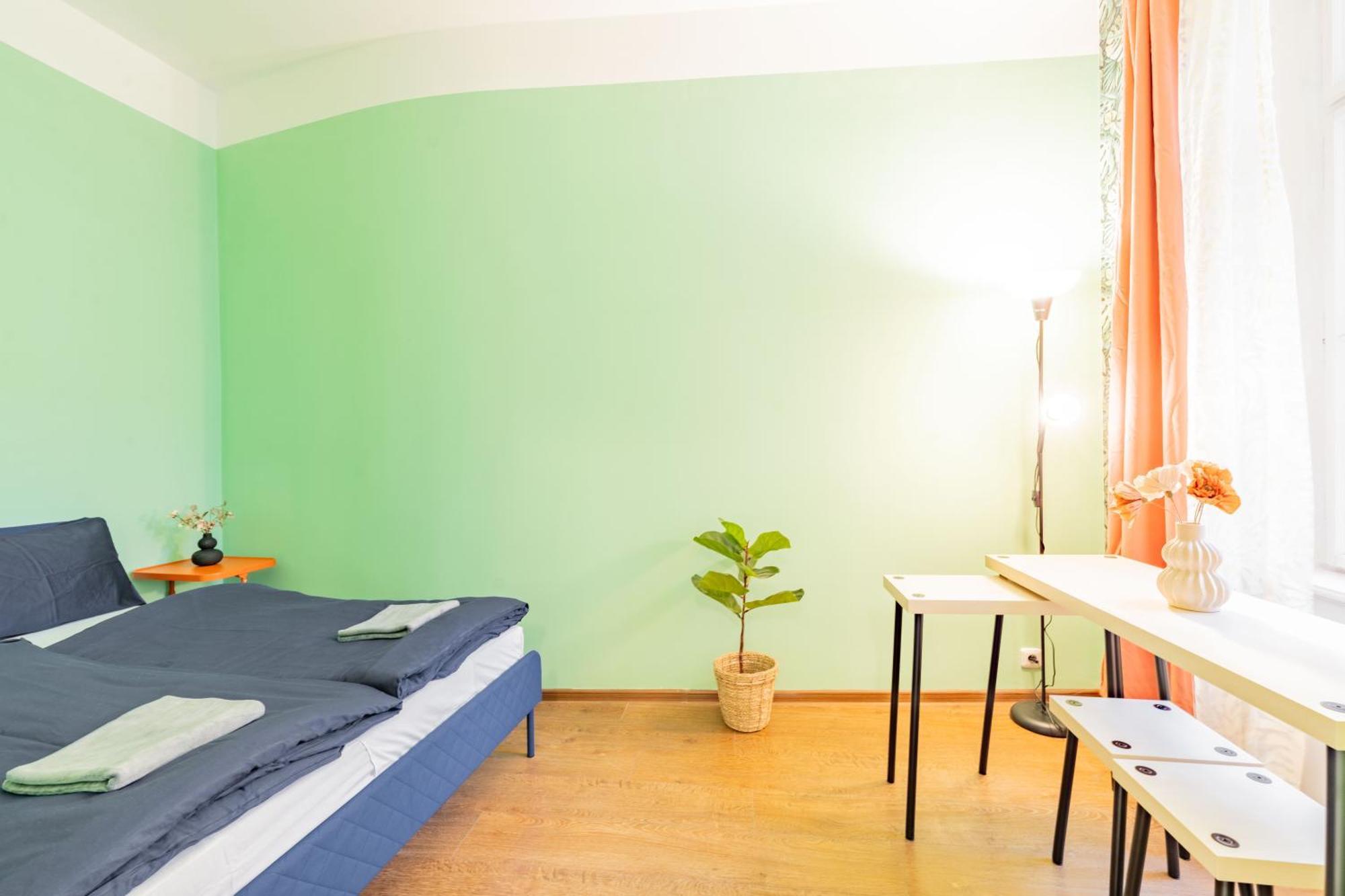 Stellar Female Hostel Прага Екстериор снимка