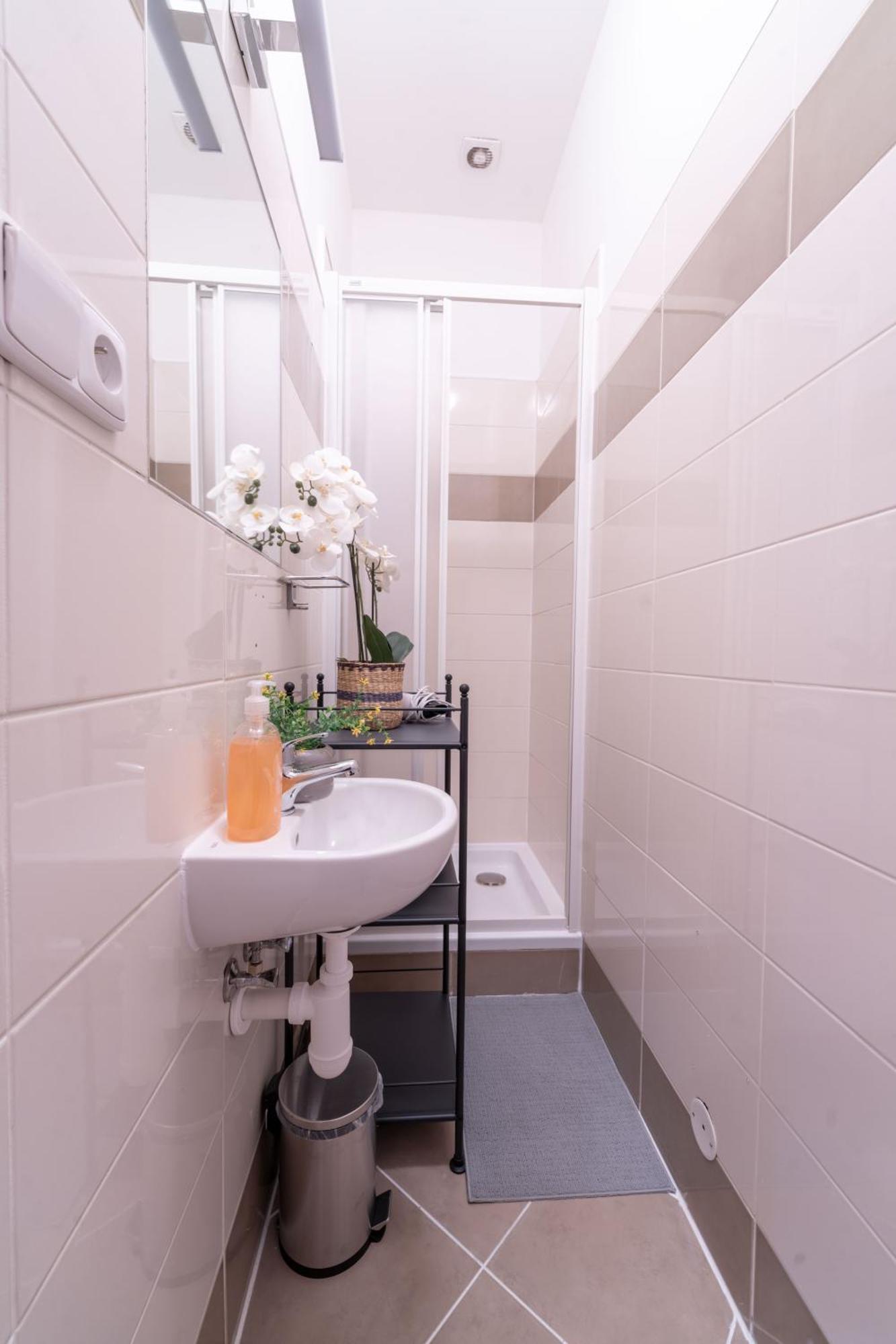 Stellar Female Hostel Прага Екстериор снимка