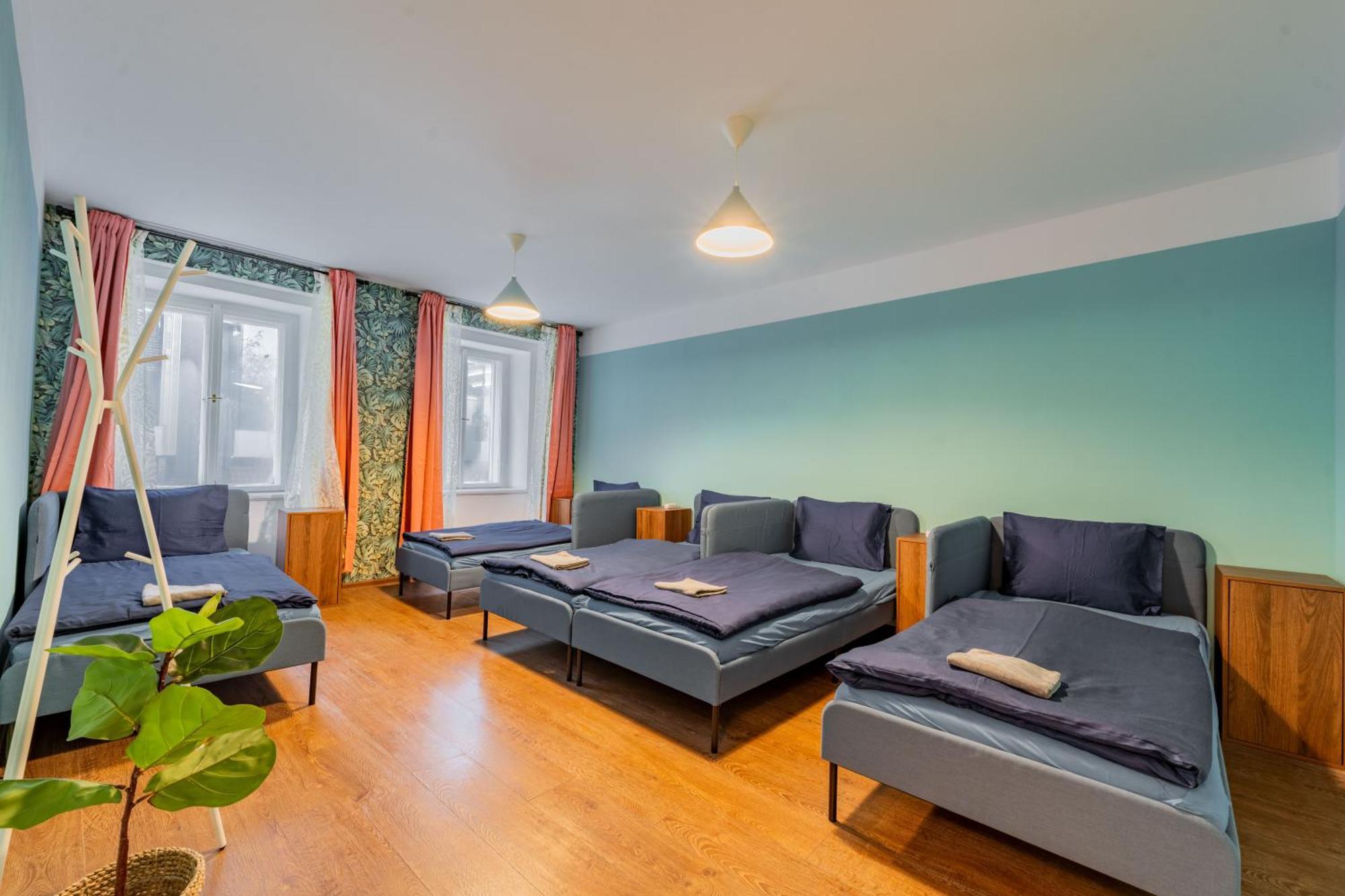 Stellar Female Hostel Прага Екстериор снимка