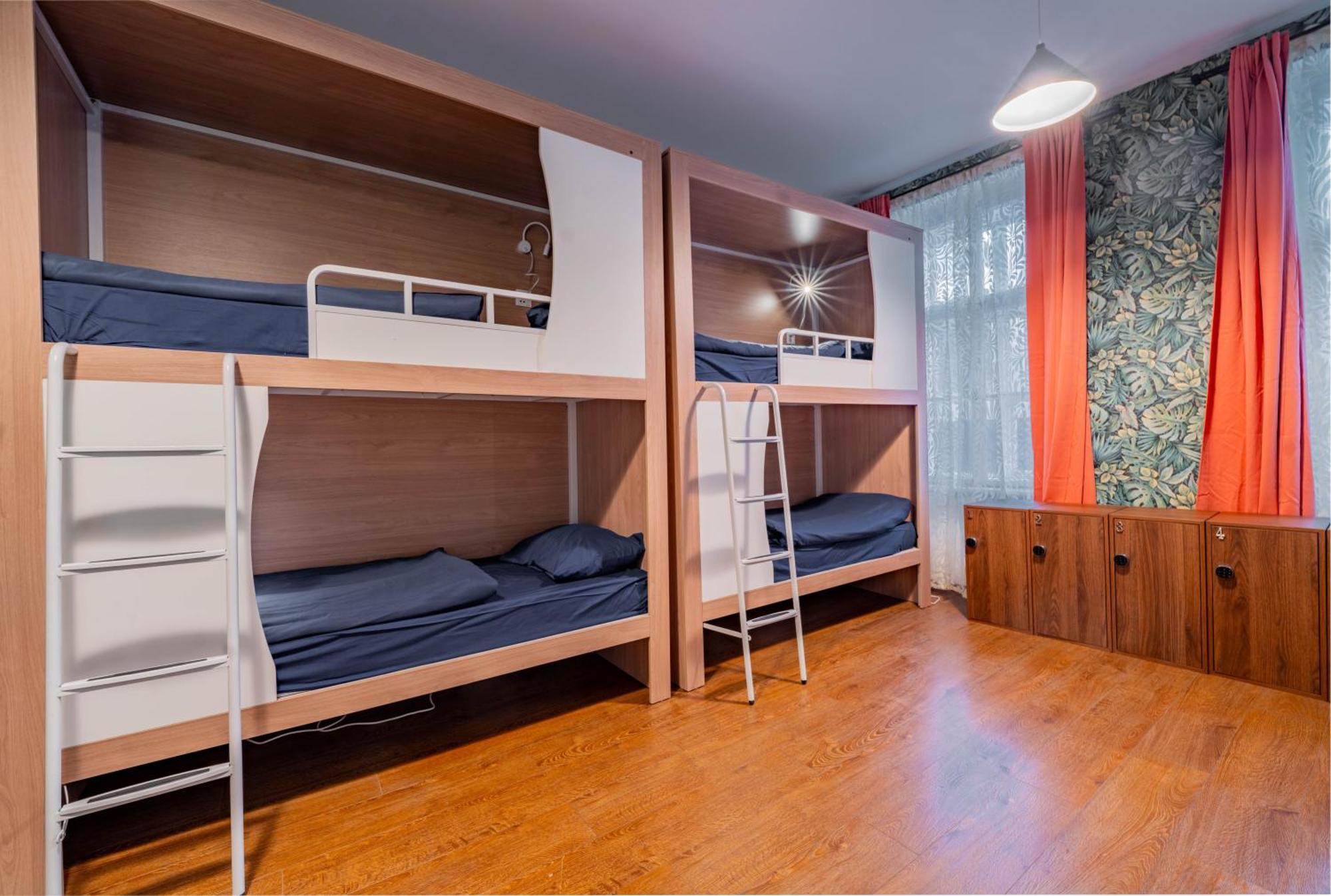 Stellar Female Hostel Прага Екстериор снимка